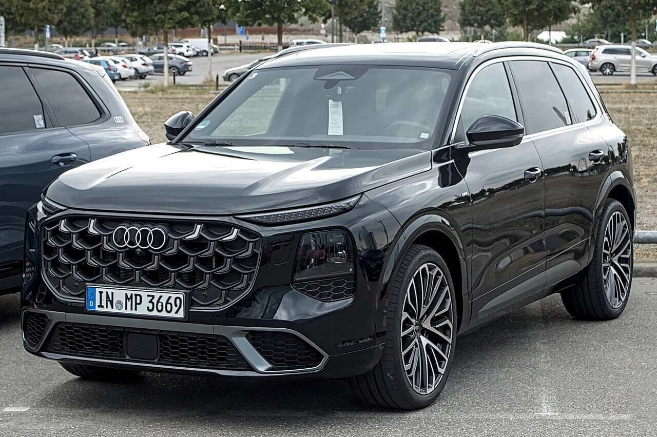 Audi Q7 (G8) · front three-quarter