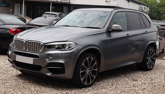 BMW X5 (F15) · front three-quarter