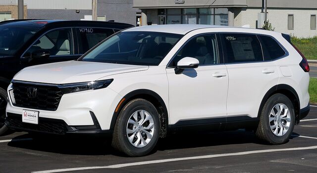 Honda CR-V (RS), pre- or post-facelift not identified · front three-quarter