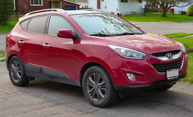 Hyundai Tucson (LM), pre- or post-facelift not identified · front three-quarter
