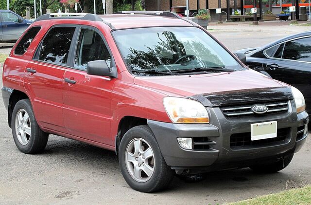 Kia Sportage (JE/KM), pre- or post-facelift not identified · front three-quarter