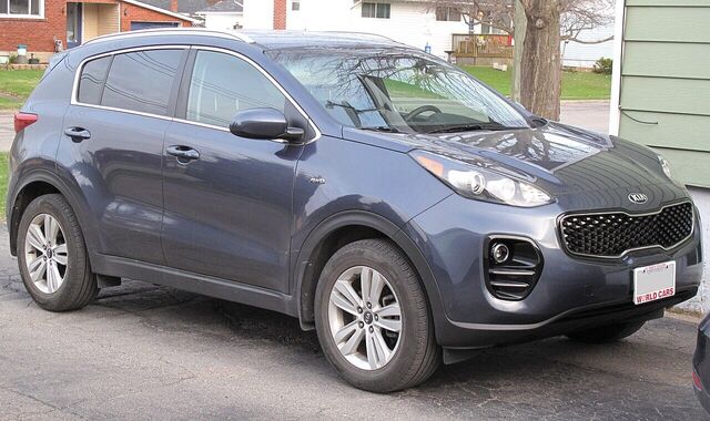 Kia Sportage (QL), pre- or post-facelift not identified · front three-quarter