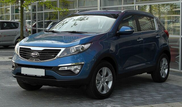 Kia Sportage (SL), pre- or post-facelift not identified · front three-quarter