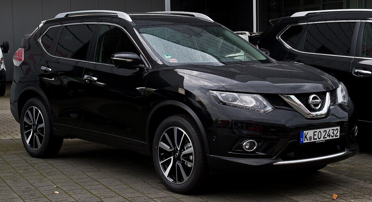 Nissan X-Trail / Rogue (T32), original version (before the first facelift) · front three-quarter
