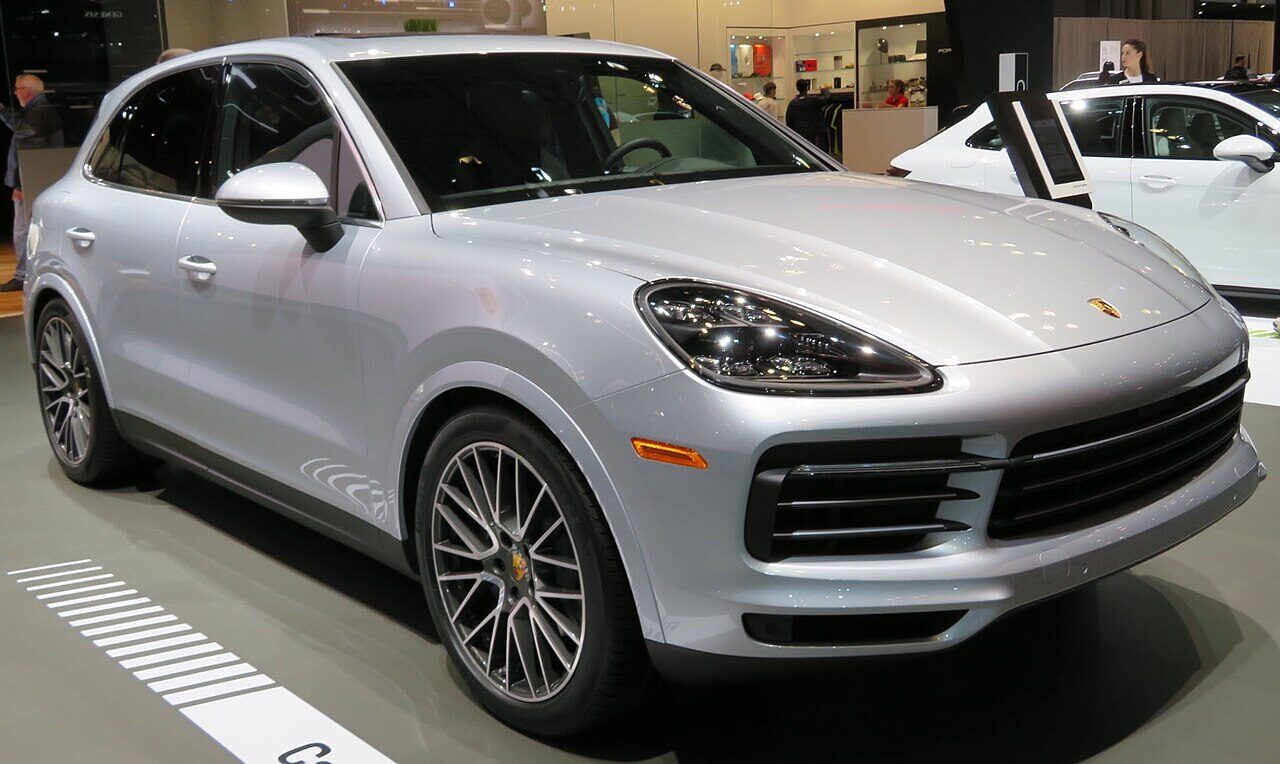 Porsche Cayenne (E3), original version (before the first facelift) · front three-quarter