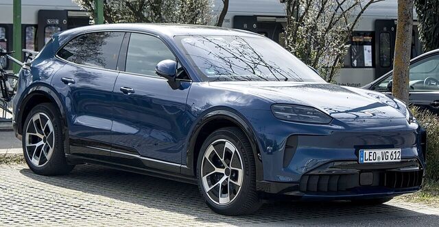 Porsche Cayenne Electric (E4) · front three-quarter