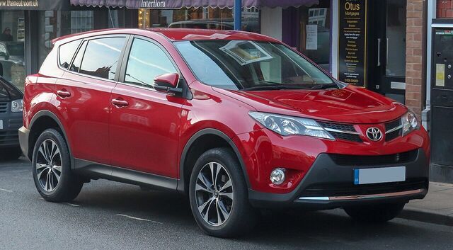 Toyota RAV4 (XA40), original version (before the first facelift) · front three-quarter